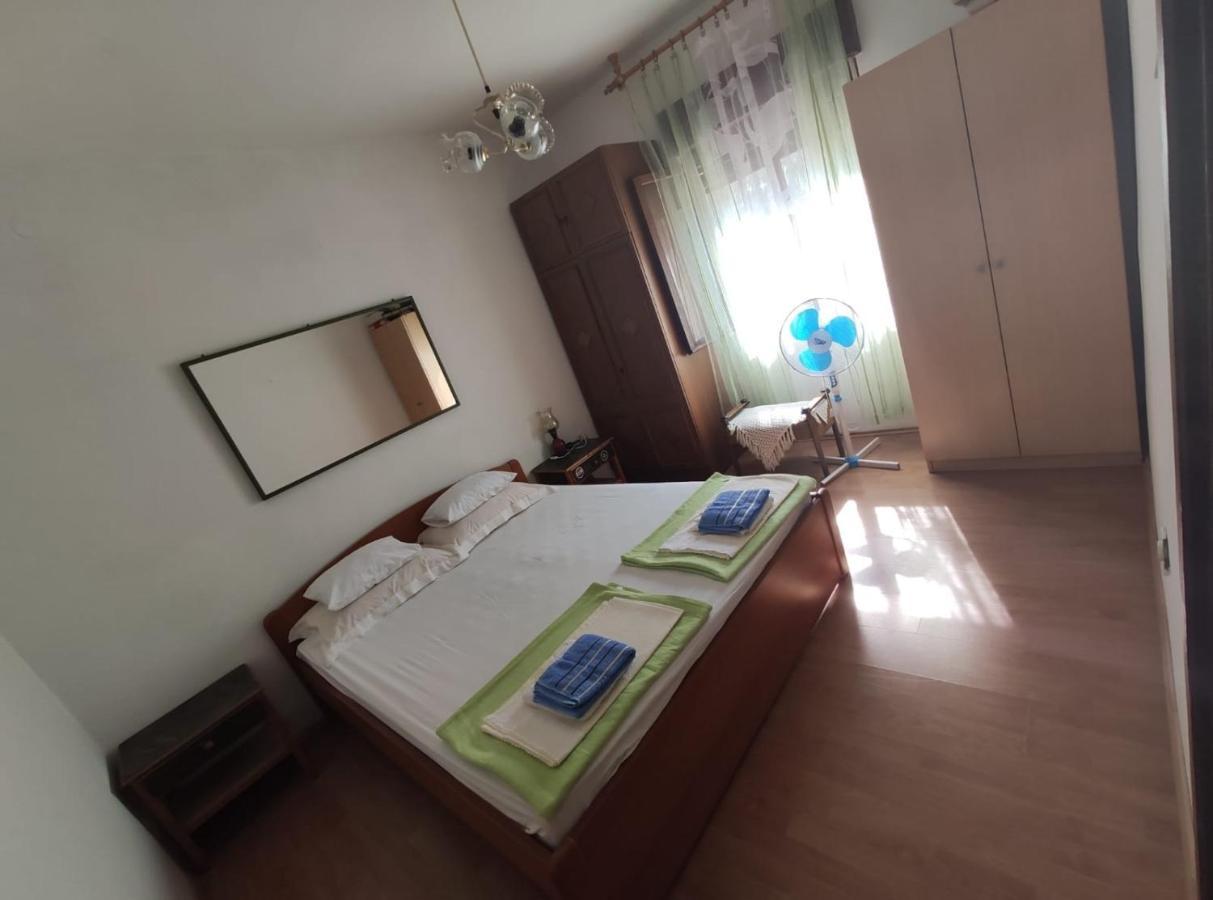 Family Apartment Near Beach Biograd Na Moru Esterno foto