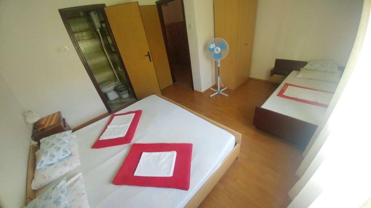 Family Apartment Near Beach Biograd Na Moru Esterno foto